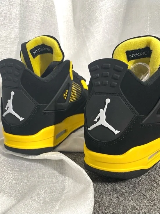 Jordan 4 Retro ‘Yelow Thunder ‘ Men’s Sneakers - Picture 4 of 5